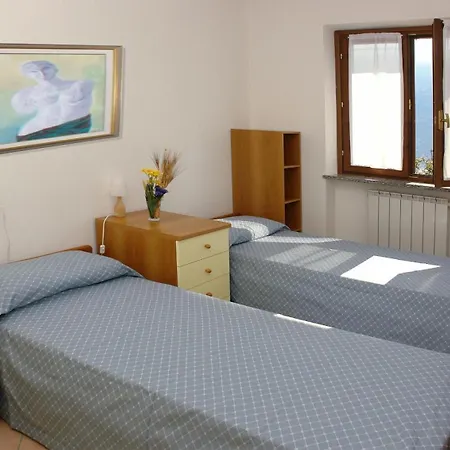 Apartment Dreizimmerwohnung Mit Seeblick *